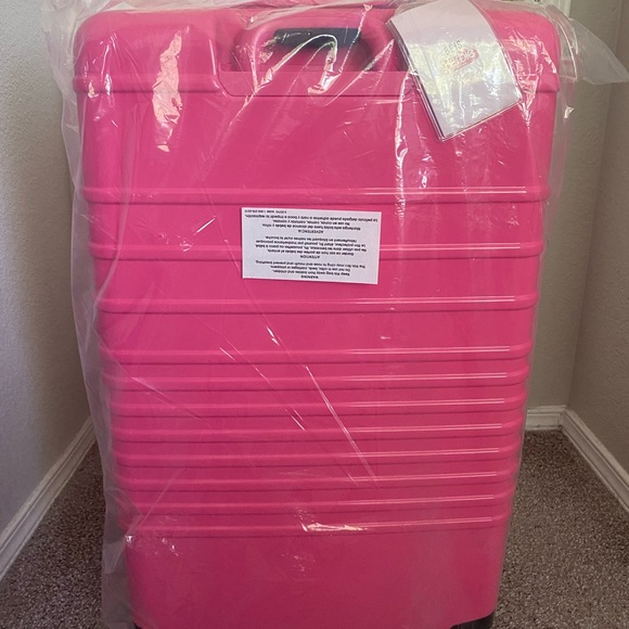 Beis Bundle The 29" and 26" Check-In Roller in Barbie Pink - Picture 12 of 14